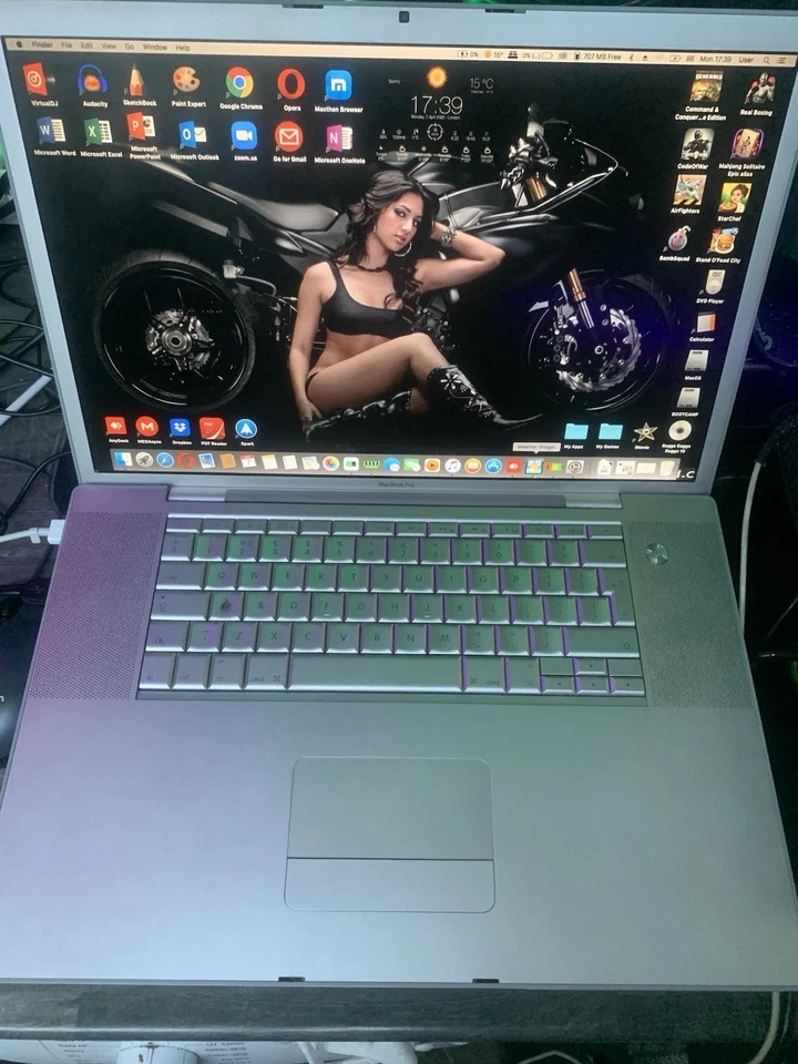 MacBook Pro 17" 2008 A1261 2.5GHz/4GB /500GB HDD /512MB NVIDIA GPU /NO BATTERY - Image 3 of 4