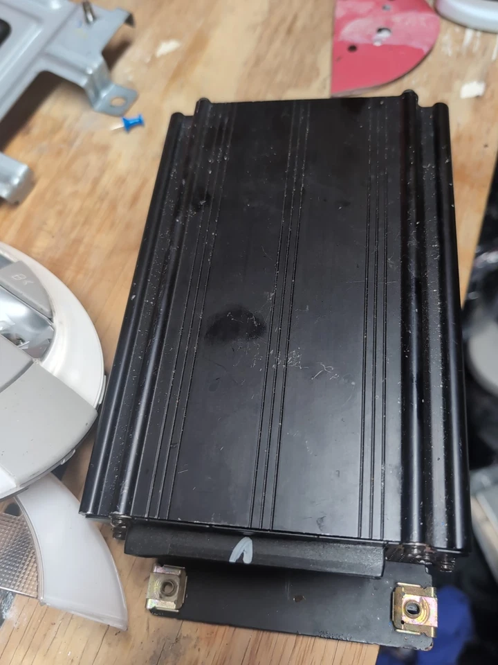 1996-2001 AUDI A4 - BOSE AMPLIFICADOR ESTÉREO / AMPLIFICADOR 8D0-035-225 USD OEM Foto 3 de 3