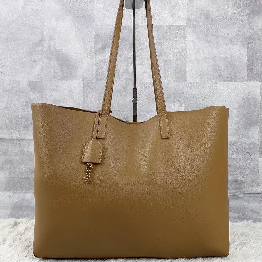 Borsa tote bag Saint Laurent in pelle misura A4 possibile shopping tote charm