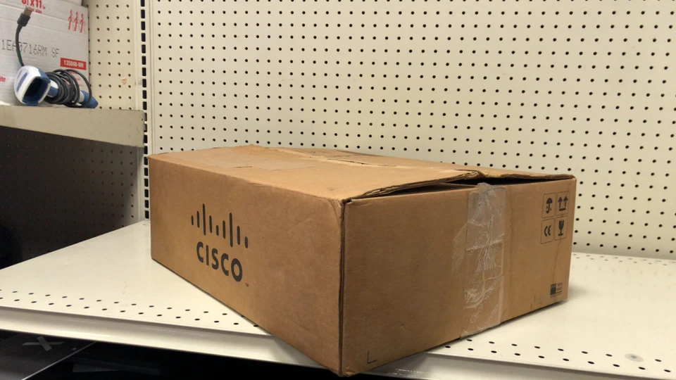 NEW CISCO 2801-SRST/K9 2-Port FE Integrated VoiP Bundle Router CISCO2801-V/K9 - Image 2 of 2