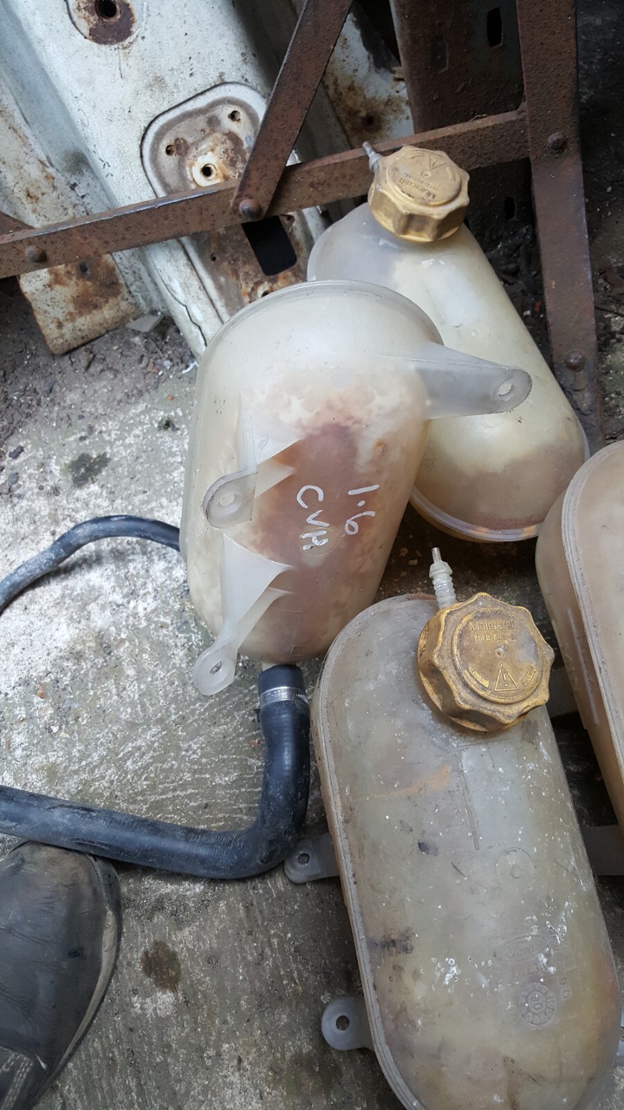 Ford sierra expansion tank header tank Water Bottle Round Type eBay