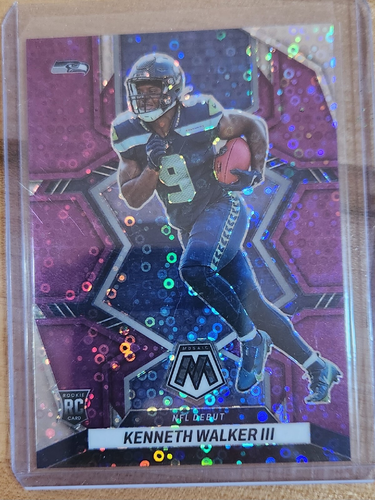 2022 PANINI MOSAIC KENNETH WALKER III ROOKIE DEBUT NO HUDDLE PURPLE DISCO 20/50