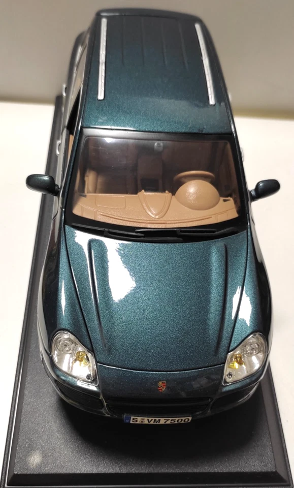 MAISTO USATO 1:18 AUTO DIE CAST PORSCHE CAYENNE TURBO VERDE METALLIZZATO - Immagine 2 di 4