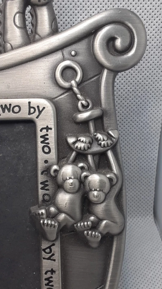 Marco de fotos Malden Noah's Ark Two by Two de peltre de 3,5" x 5" Foto 2 de 4