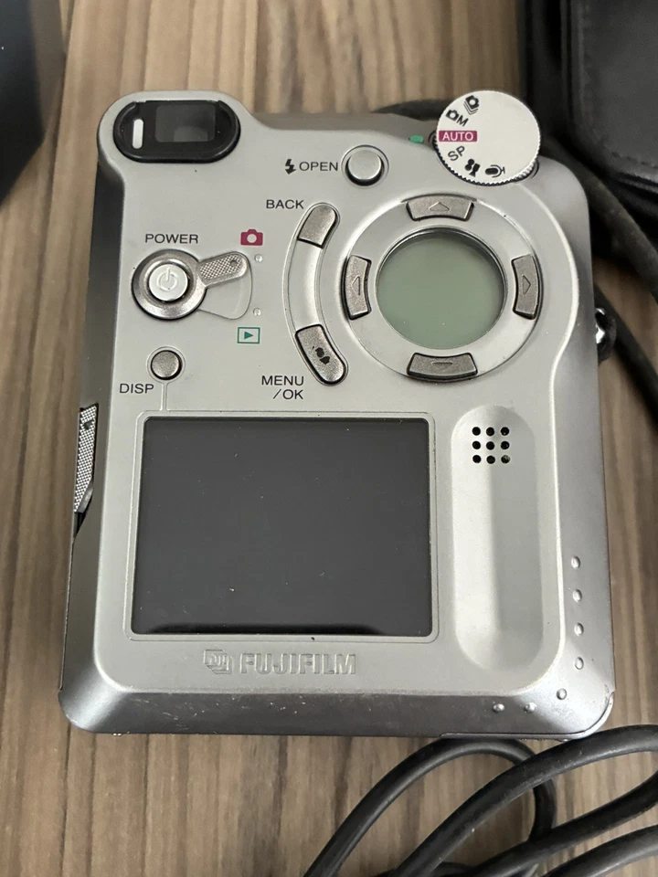 Fujifilm FinePix 4800 Zoom digital camera in good working order, photo 4 of 5