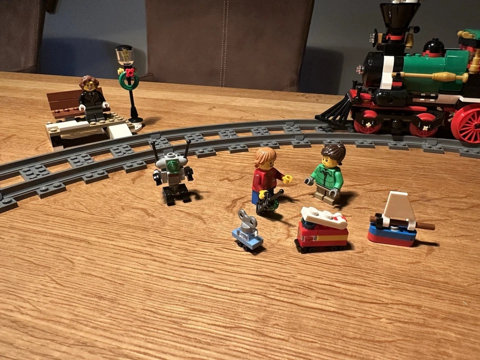 LEGO 10254 Winter Holiday Train, Foto 2 von 5