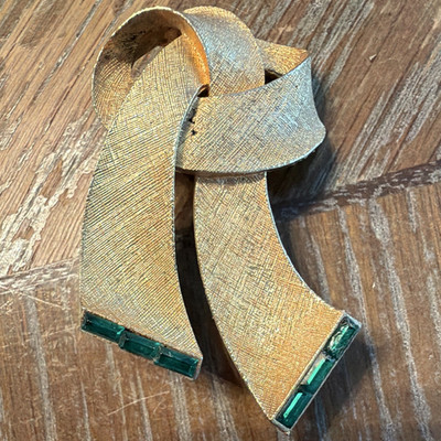 Gold Tone Listner signed  Bow Brooch Pin, Green Baguette Accent Stones