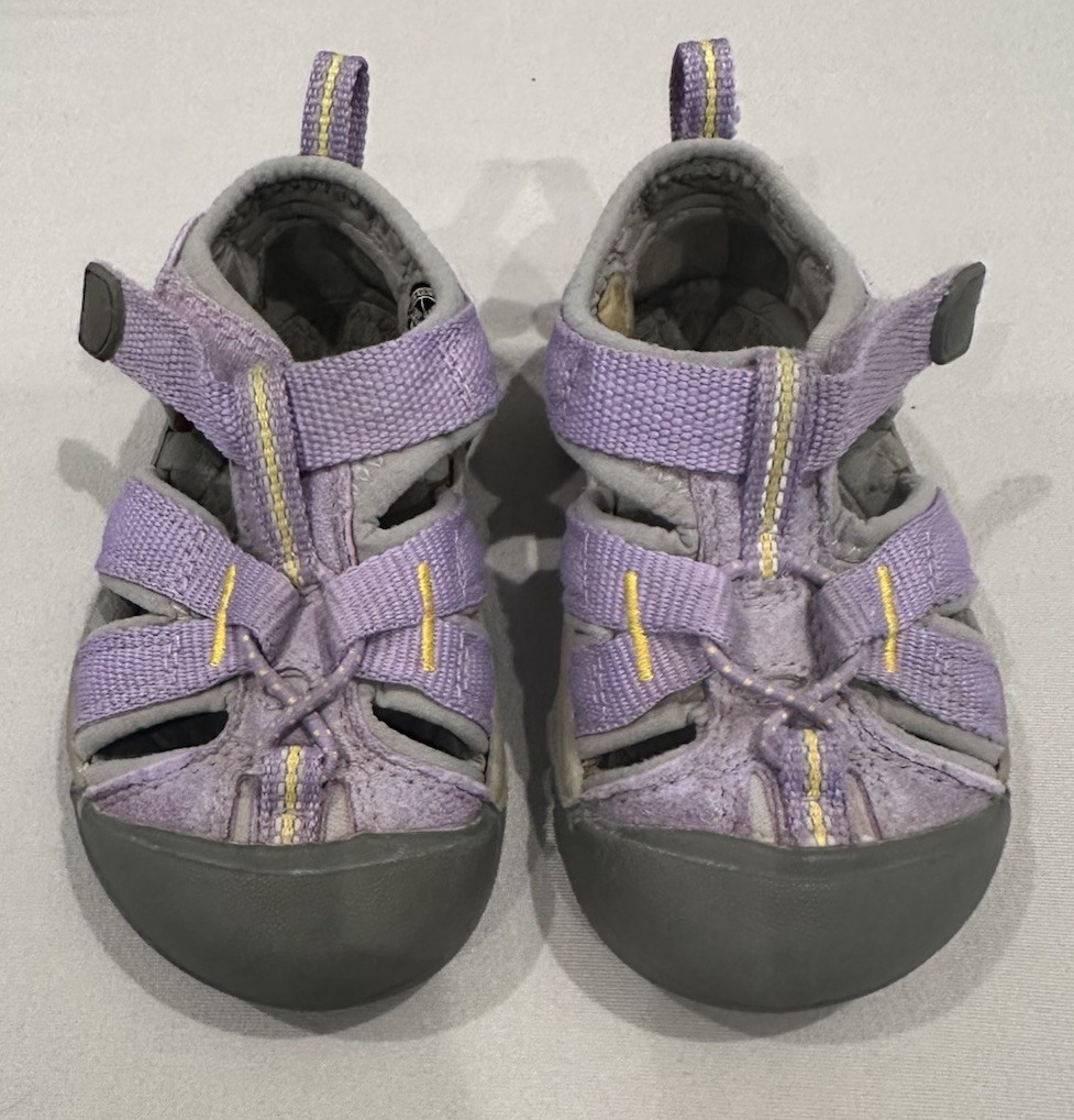 Keen Lavanda con Bordo Giallo Punta Chiusa in Gomma Taglia Neonato 5