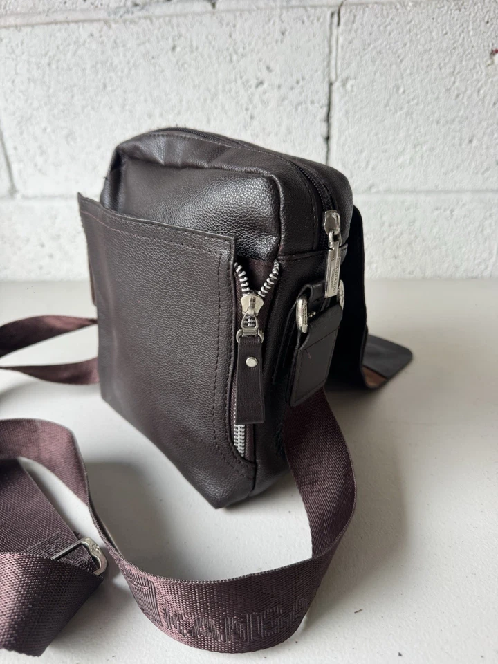 Bandolera pequeña Kangaroo Kingdom para hombre mensajero de hombro de cuero sintético marrón Foto 3 de 4