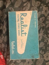 VINTAGE REALIST ELECTRIC STEREO VIEWER IN ORIGINAL BOX. COMPLETE & WORKING.
