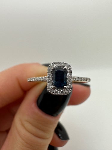 18CT YELLOW GOLD EMERALD CUT BLUE SAPPHIRE AND DIAMONDS RING 0.48CT *GG77 - Picture 10 of 11