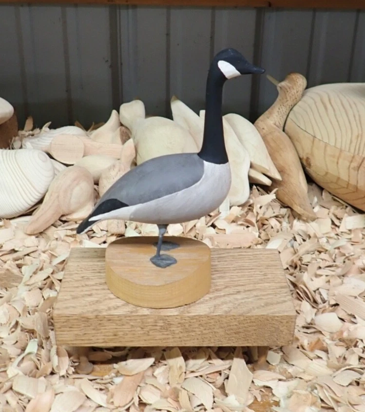 Ganso de Canadá miniatura de pie Hurley Conklin (1913-1993) Foto 2 de 4