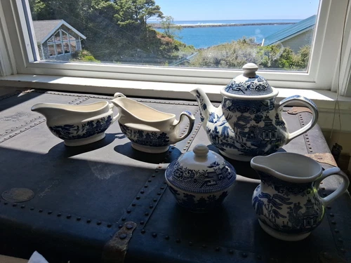 Churchill blue willow 7 Pieces