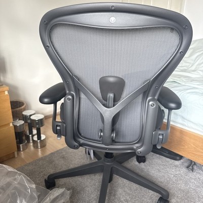 Herman Miller Aeron Stuhl Größe B - BRANDNEU 2026 - Graphit volle Spezifikation