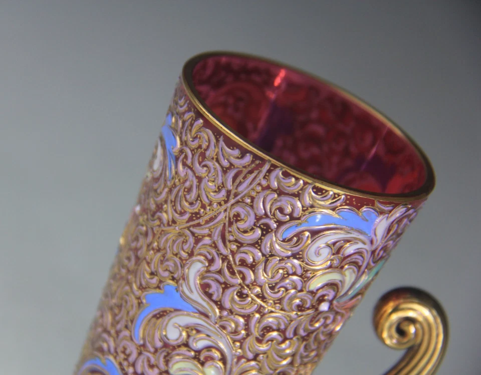 Антикварная мозерная стеклянная клюквенная эмалированная кружка с позолоченной ручкой - Изображение 4 из 4