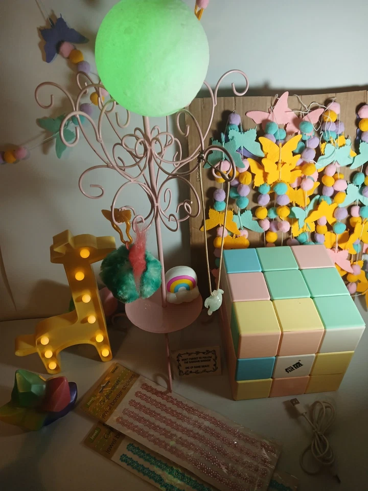 Girls Bedroom Decorations Bundle Lot* googol Big cube, Lights ,Garlands, Toys ++ - Image 3 of 4