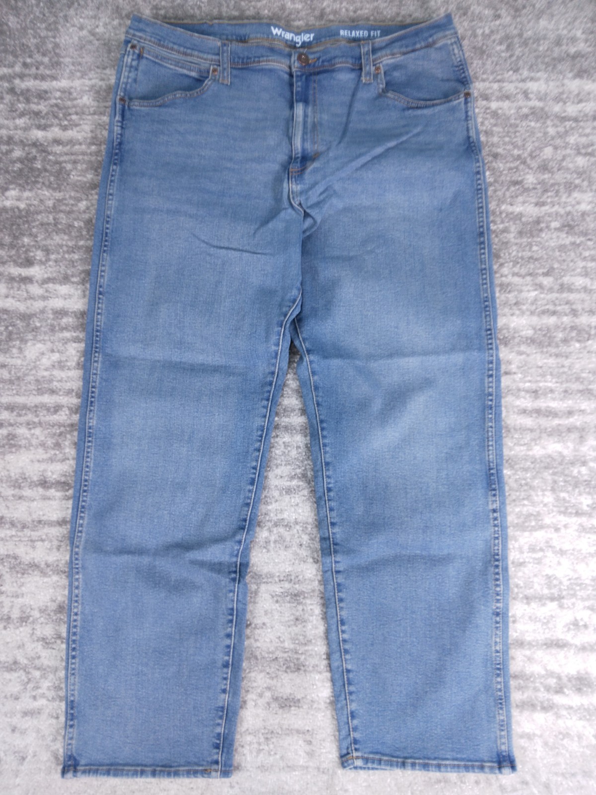 Wrangler Jeans Men's 38 Light Blue Relaxed Fit Straight Leg Denim Pants 38x32
