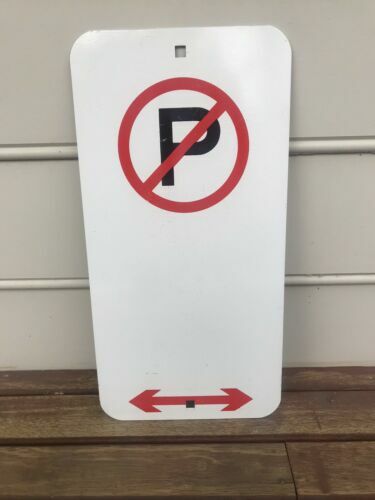 Segnale Di Stop Rosso Isolato. Segnali Di Avvertimento Vettoriali. | Vettore Premium