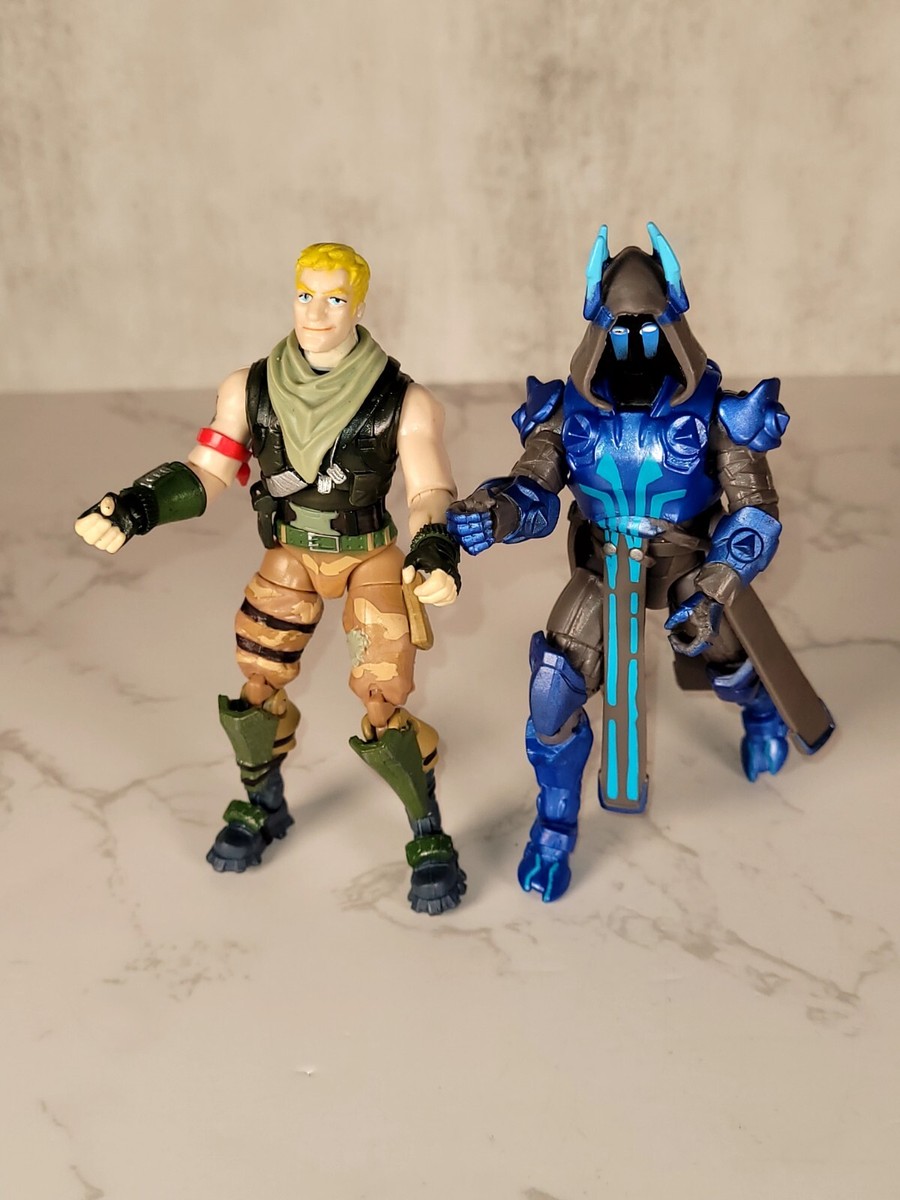 Fortnite フィギュアセット Fortnite The Ice King Blue Suit and Jonesy 4