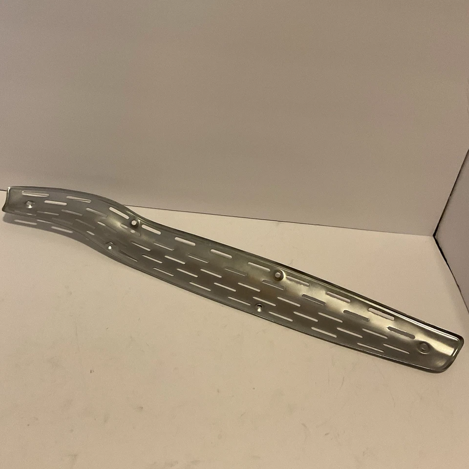 Защита правого глушителя Yamaha Yds3c 1965 номер детали 157-14728-00 хромированная новая из старых запасов - Изображение 4 из 4