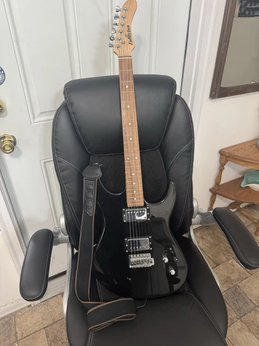 Fullerton Electric Guitar/ Strat Style SN YAGC6573 W/gig Bag, Strap & 10’ Cord