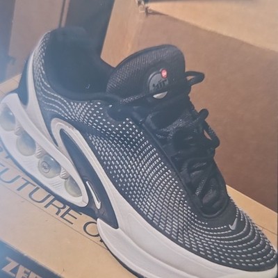 Nike Shox Black White Low Top Sneaker Geometric Mesh Upper Men's Athletic