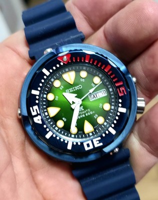 Seiko Prospex X Automatik Baby Tuna 4R36 SRPA83 blau mit grünem Zifferblatt.