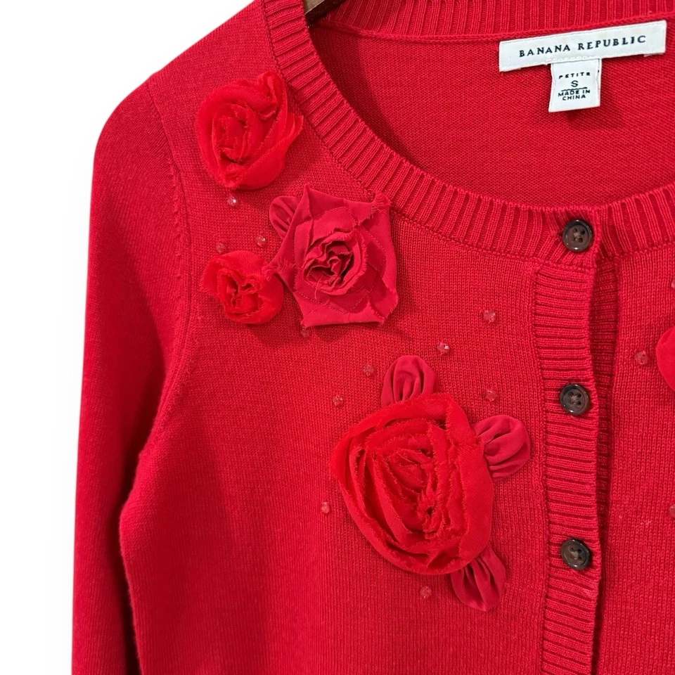 Cárdigan rojo adornado floral Banana Republic mezcla de lana merino SP vacaciones Foto 4 de 4