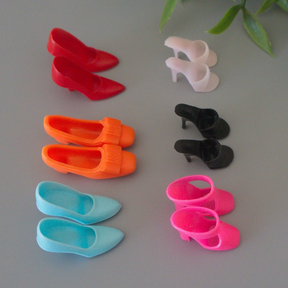 🖤6 Sapatos Barbie MULTICOLOR Fechados Abertos Salto Mules Bombas Japão Antigo 1960❤️ - Imagem 3 de 4