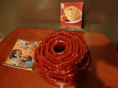 Nordic Ware Heavy Cast Aluminum Platinum Series Nonstick Rose Bundt Pan Red