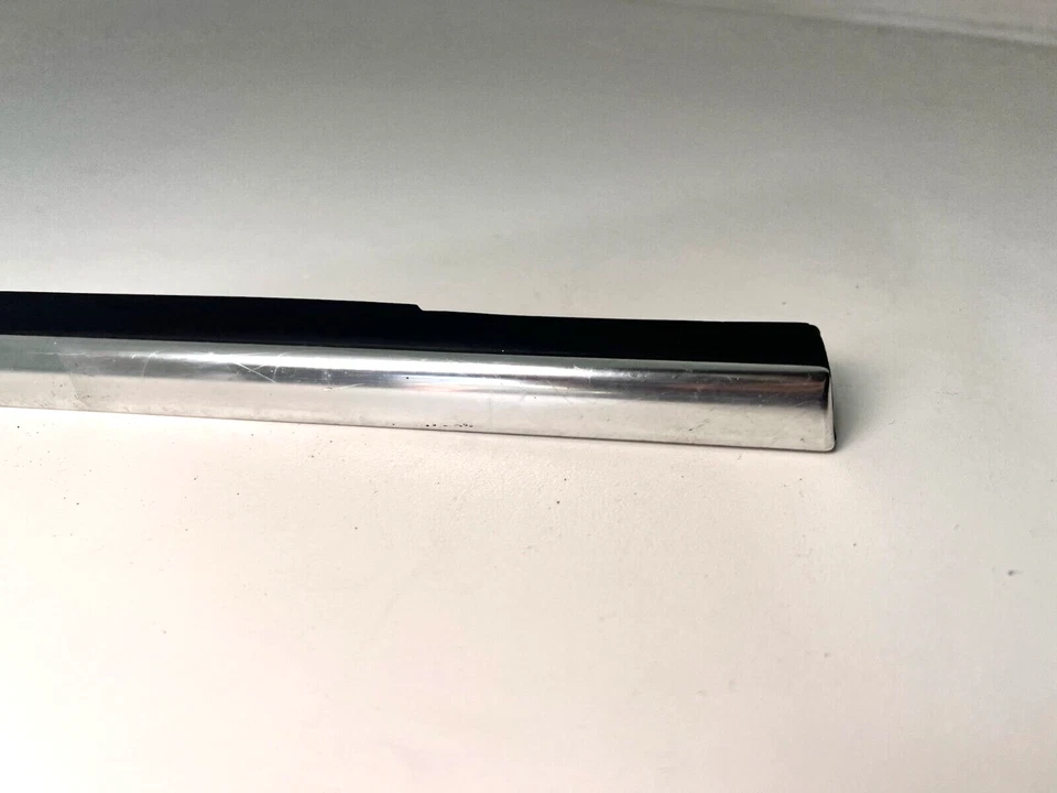 VOLKSWAGEN PASSAT GLS 2002-2005 VENTANA LATERAL DERECHA MOLDURA CROMADA 3B4 839 476 OEM Foto 2 de 4