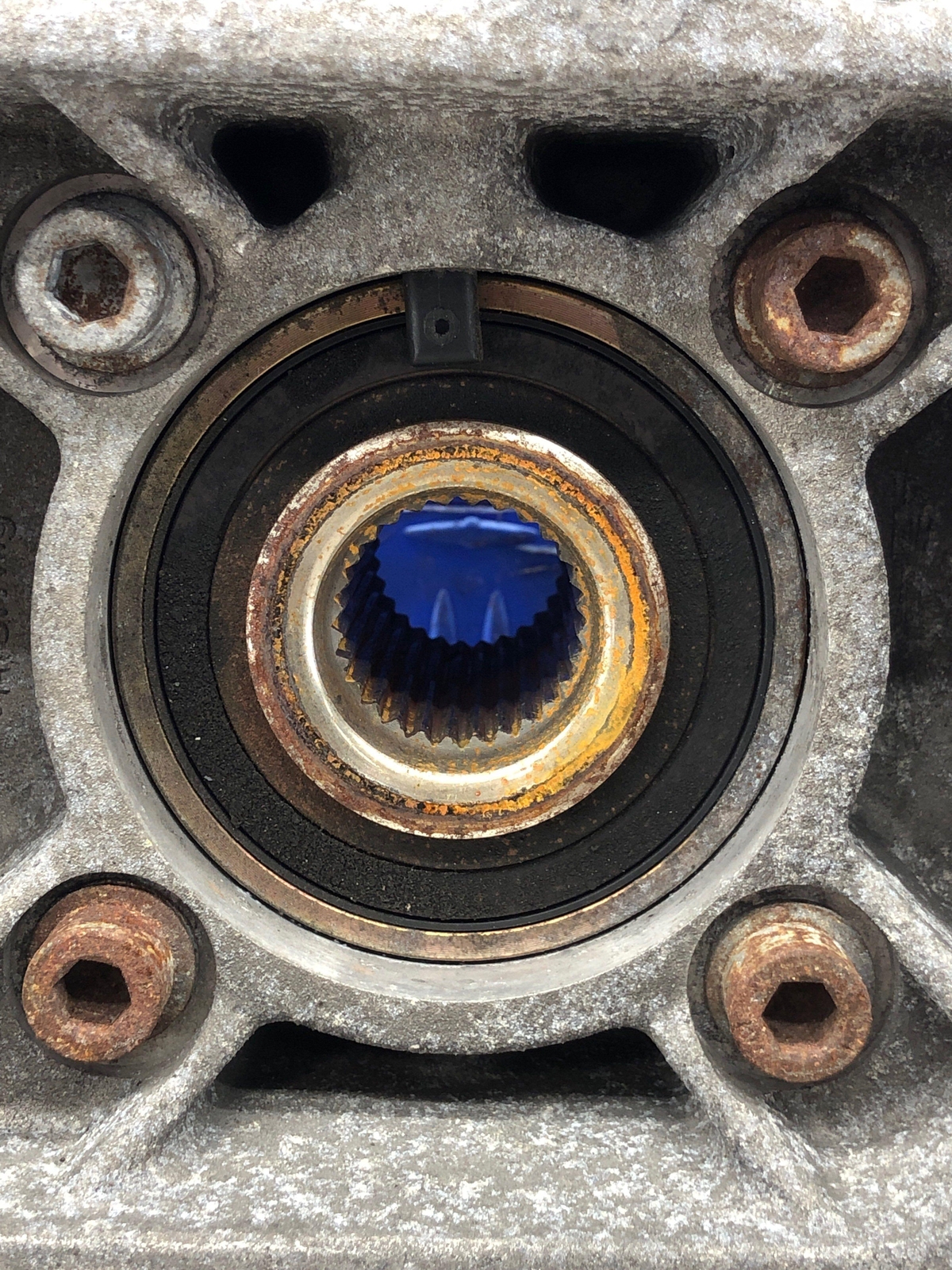 2006-2018 ASTON MARTIN VANTAGE V8 REAR RIGHT SPINDLE KNUCKLE WHEEL BEARING HUB