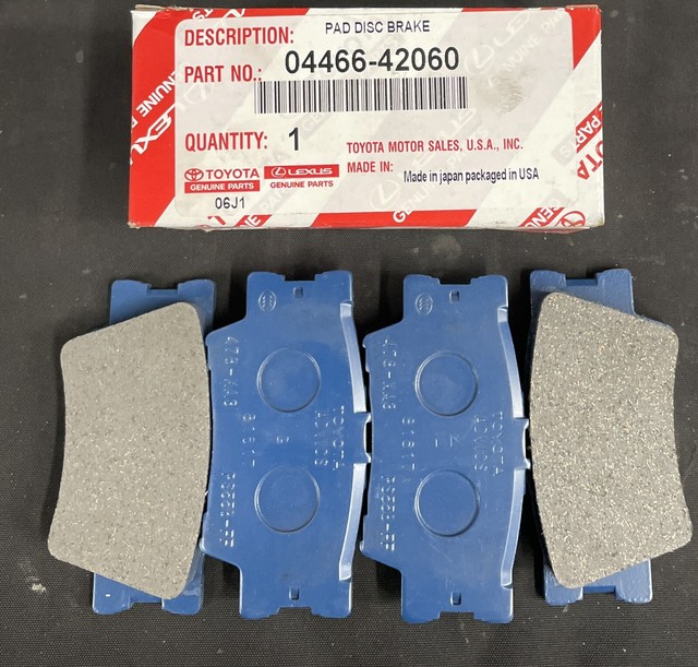 Parts & Accessories TOYOTA OEM BrakeRear Pads 0446642060 Brakes