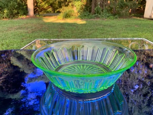 Colonial Knife and Fork Green Depression Uranium Glass 9" Berry Bowl Hocking WOW