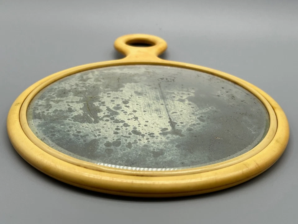 Espejo de mano redondo de vidrio de colección Yellow Trade Celuloide MARK 11 con mango de bucle 9" Foto 2 de 4