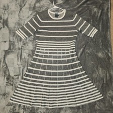 Gabby Skye Women's Sweater dress. Size Large Gray & white VERY Flattering A-Line