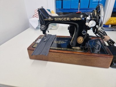 Vintage Singer 99k mit Koffer und Original Singer Motor Nähmaschine wunderschön