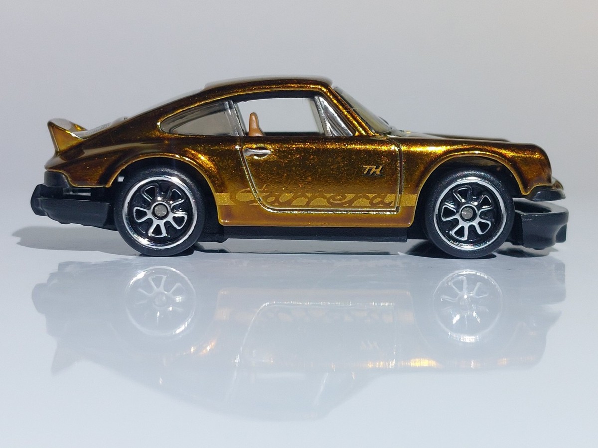 Hot Wheels New Super Treasure Hunt Porsche 911 Carrera RS 2.7 Un
