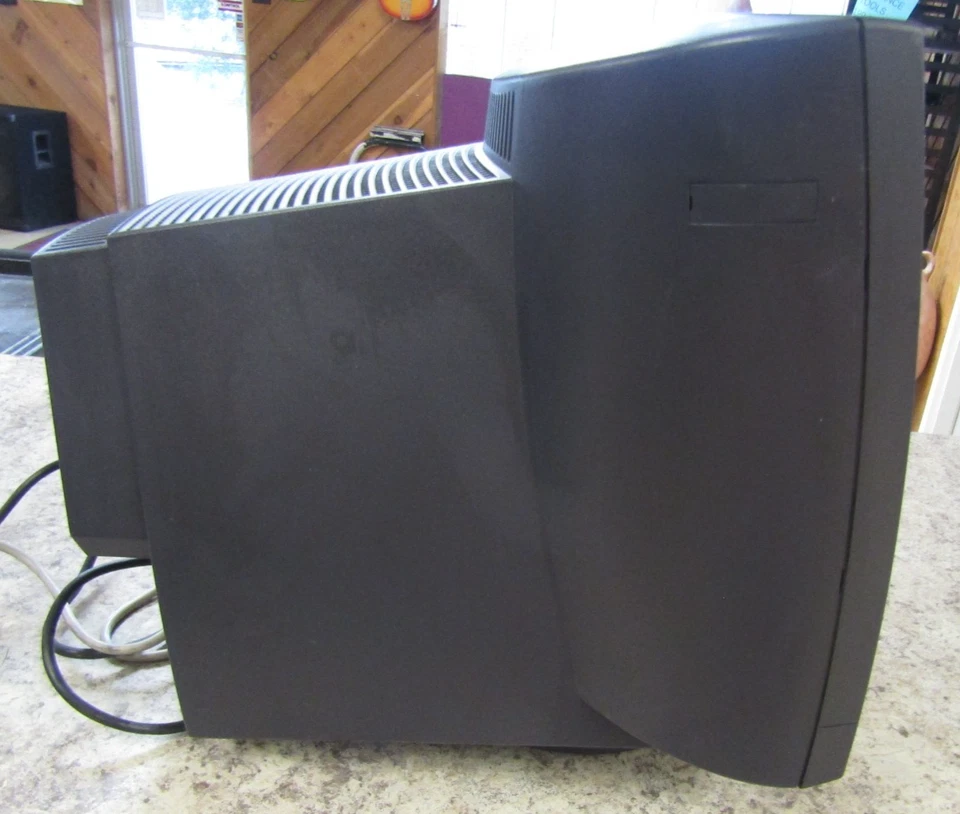 Vintage 2001 Dell E771P 17" 1024X768 CRT Monitor VGA - screen burn (TESTED) - Image 4 of 4