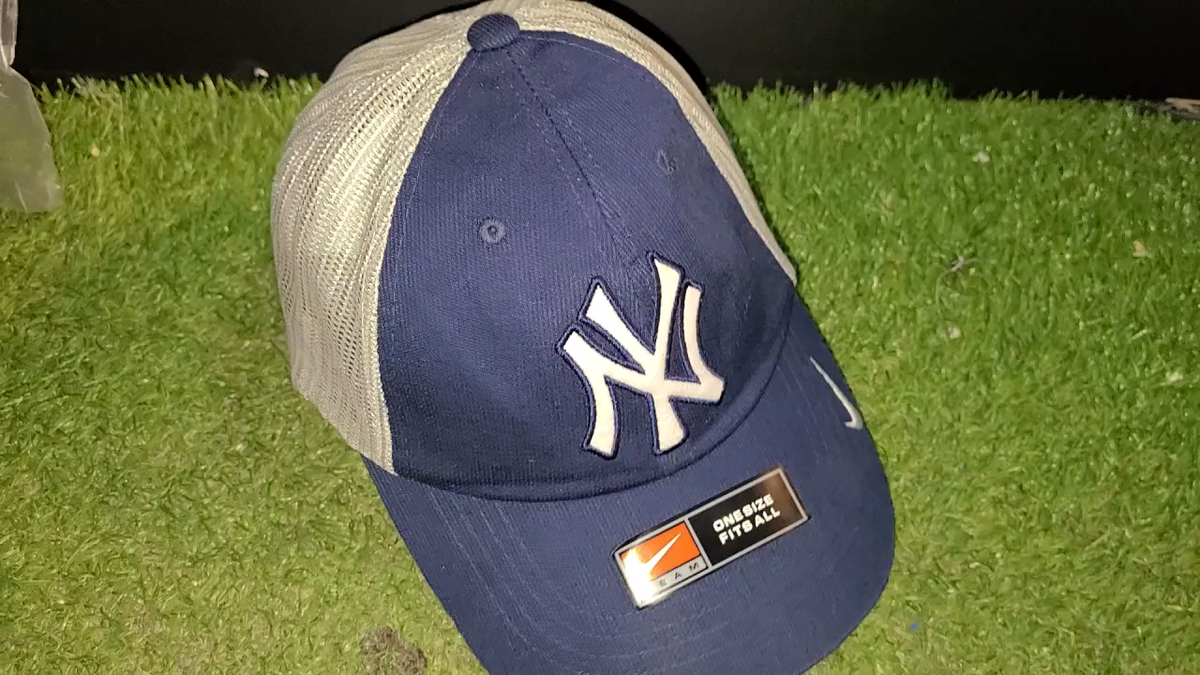 New w/ Sticker Vintage Nike New York Yankees Hat Snapback Mesh