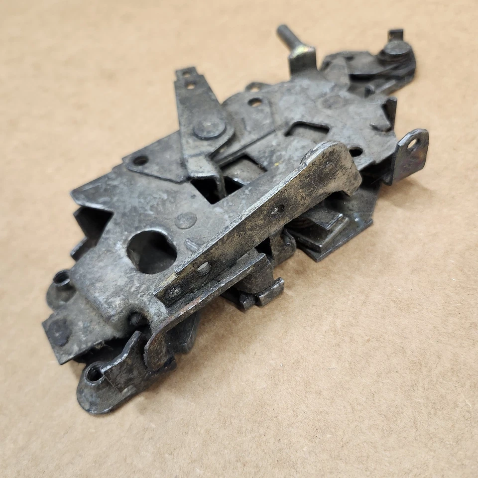 78-82 C3 Corvette RIGHT Door Latch Assembly Lock Mechanism Passengers GOOD Works - Image 3 of 4