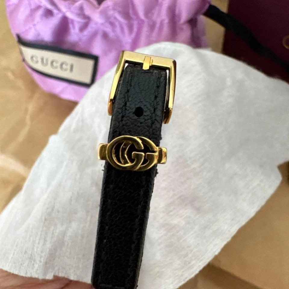 Pulsera Gucci Cuero Negro Dorado Doble G Logo Hebilla Usada Foto 3 de 3