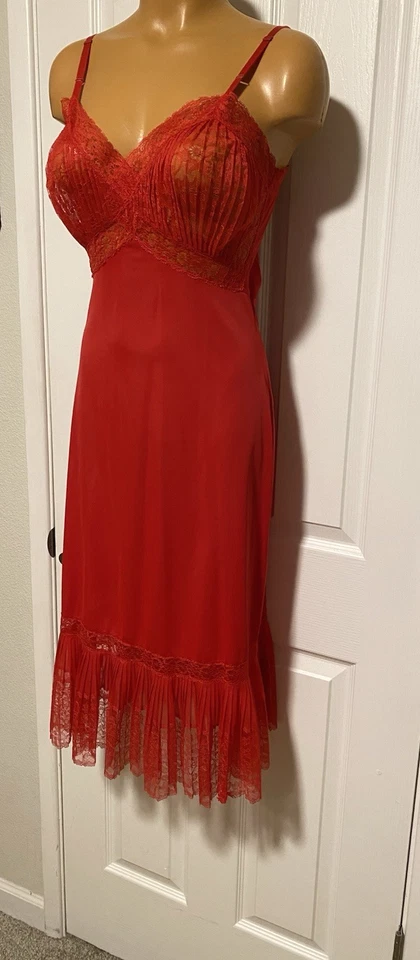 DE COLECCIÓN AÑOS 60 RARO VAN RAALTE ROJO OPAQUELÓN CON RIBETE DE ENCAJE CHANTILLY DESLIZAMIENTO COMPLETO TALLA 32 Foto 4 de 4