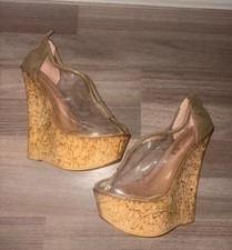 Extrem High Heels getragen.