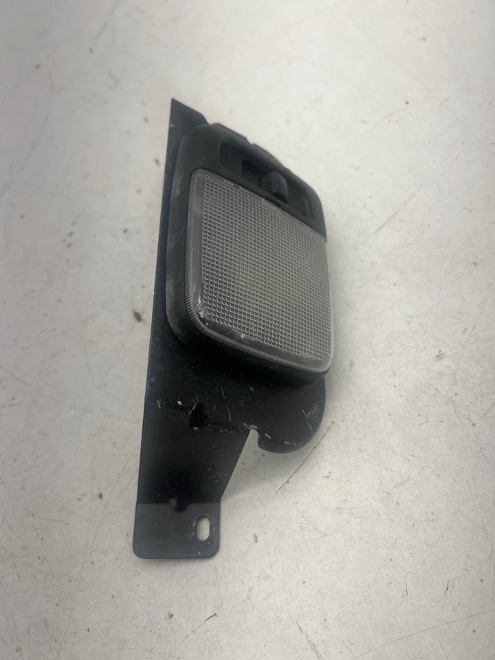 Задний купольный фонарь для Nissan NV 2500 2012-2020 годов выпуска от оригинального производителя. - Изображение 3 из 4