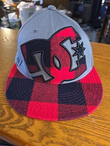 DC Shoes Mütze Kappe nicht verstellbar Erwachsene 6 7/8 grau rot kariert Polyestermischung Skate Outdoor