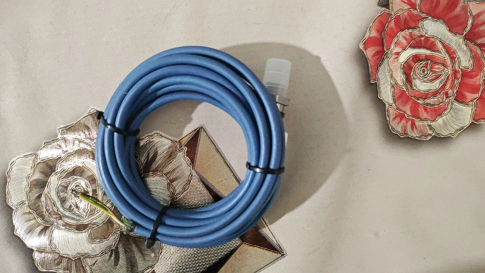 Raytek RAYMI310LTF Temperature IR Sensor 10:1 Optics with 1m Cable, 0 to 1000°C - Image 2 of 3