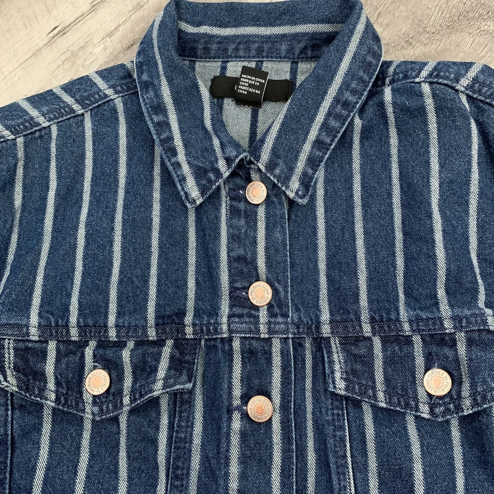 Forever 21 Jacket Womens Sz Medium Blue White Striped Denim Trucker 100% Cotton - Image 3 of 4