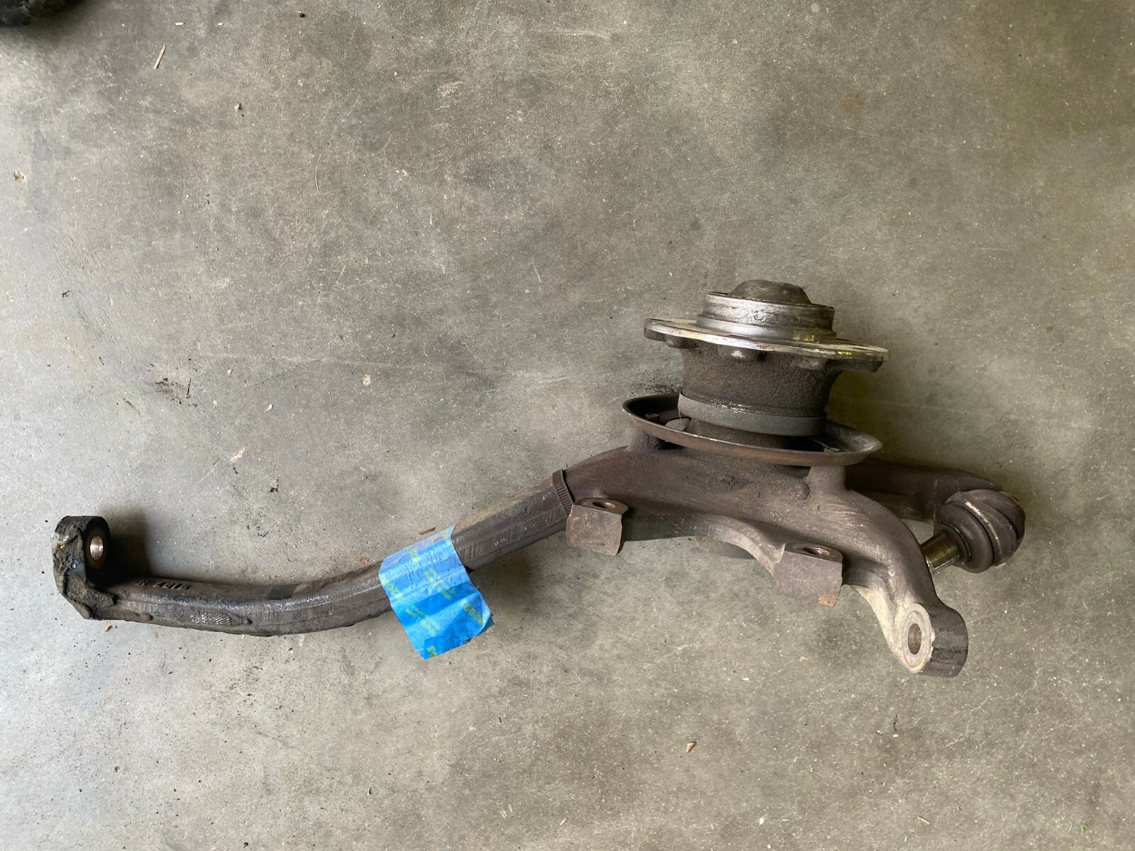 ROLLS-ROYCE SILVER SERAPH FRONT RIGHT STEERING  KNUCKLE WITH HUB 