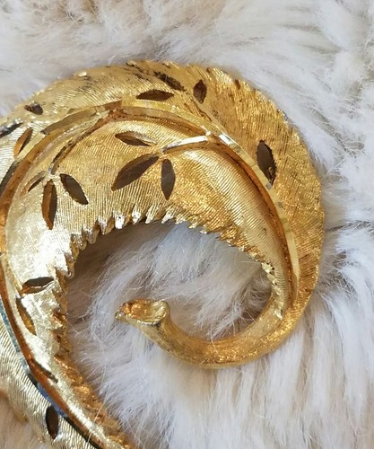 Vintage B.S.K. BSK Goldtone Leaf Brooch Pin, Intact - Picture 3 of 6